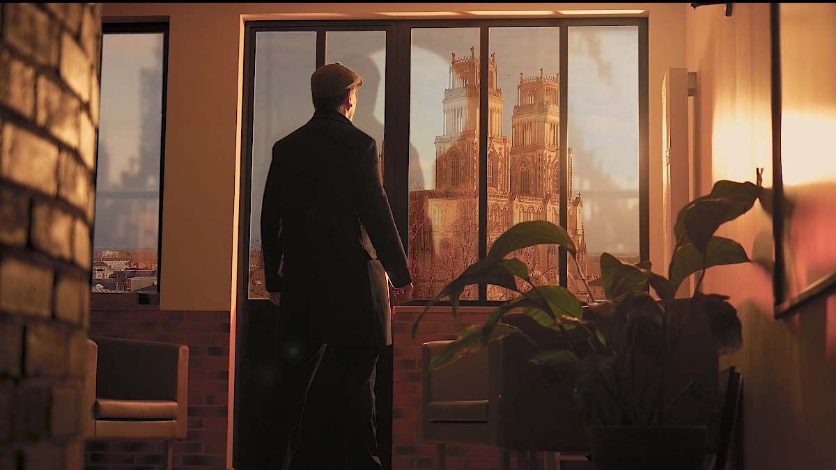 Silhouette d'un homme en trench-coat face à la cathédrale d'Orléans, clin d'œil au film The Batman
