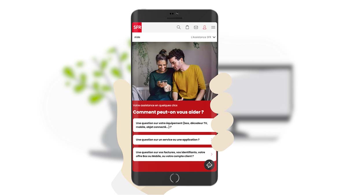 Écran de smartphone affichant la page d'assistance SFR avec un couple souriant